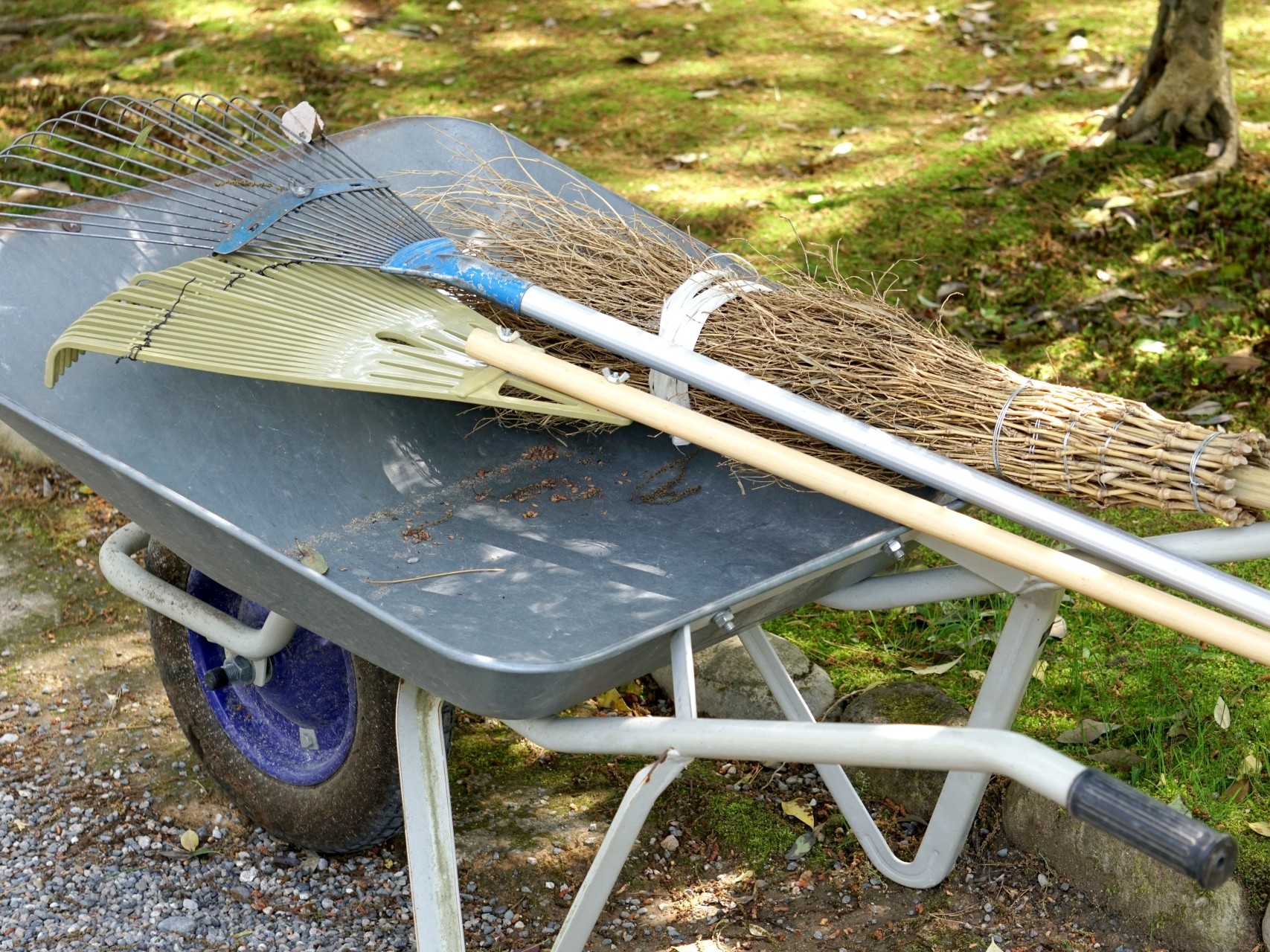 落ち葉・枝ゴミの処分の様子
